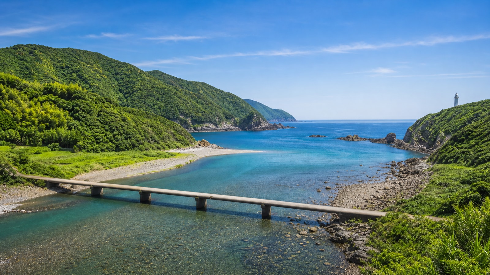 生成AIイメージ画像: 四万十川・足摺岬・柏島を巡る2泊3日モデルコース。人物なしで、清流と沈下橋、緑の岬、透明感のある青い入り江を一続きの風景として表した旅の雰囲気
