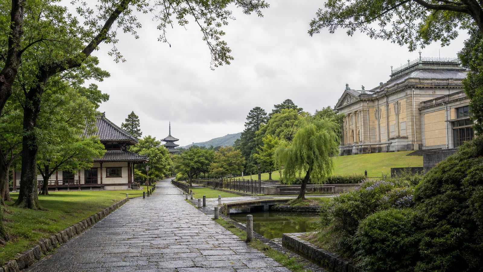 生成AIイメージ画像: 奈良公園と奈良国立博物館を車なしで巡る1泊2日モデルコース。奈良公園周辺の緑と古都の建築、博物館へ向かう石畳を思わせる、人物なしの生成AIイメージ画像