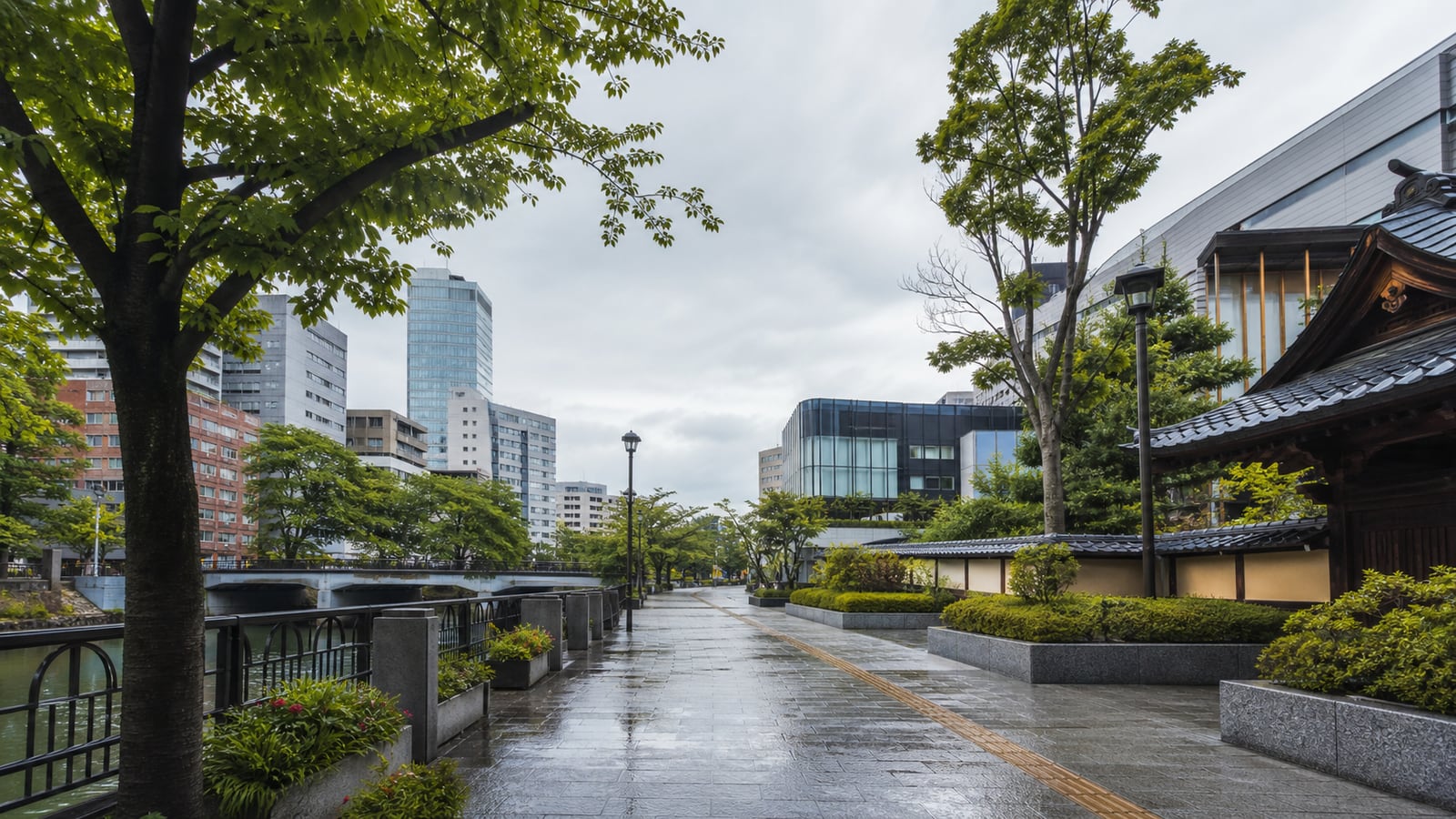 生成AIイメージ画像: 仙台市内を雨の日にも崩れにくく巡る1泊2日モデルコース。雨上がりの仙台市内を公共交通と徒歩で巡る雰囲気を表した、人物なしの生成AIイメージ画像