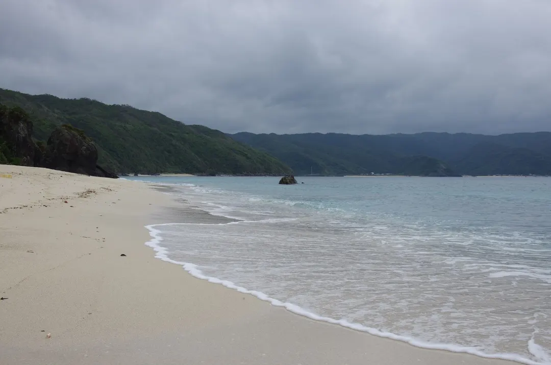 奄美市大浜海浜公園の砂浜と海(2019年撮影)