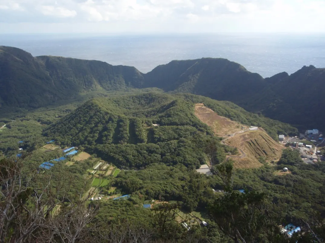 青ヶ島 丸山の実写写真。訪問前のイメージ確認用。