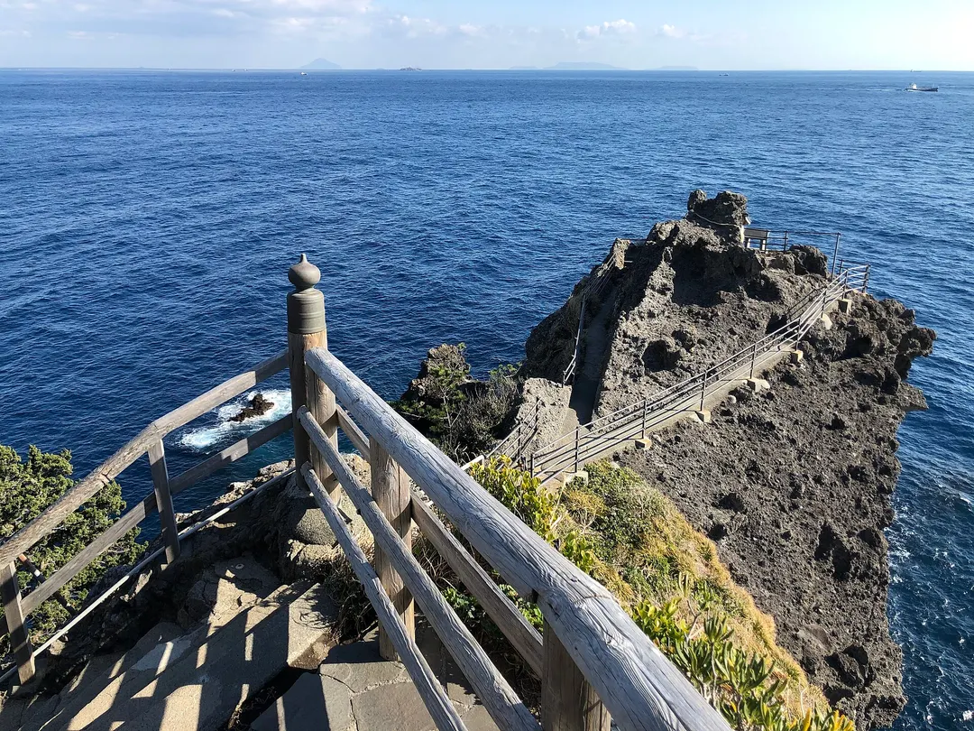 石廊崎の岩の岬と海、2021年1月撮影
