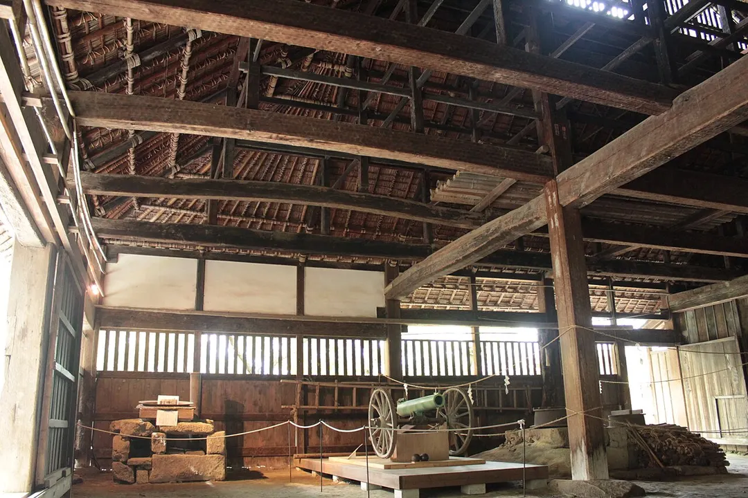 江川邸主屋の土間と木組み、2012年9月撮影
