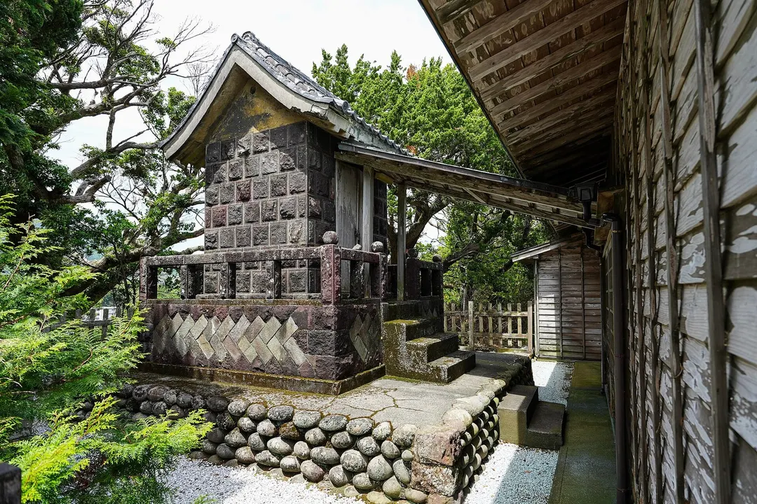 優婆夷宝明神社の本殿(2026年5月撮影)。公開範囲は当日の案内に従ってください。