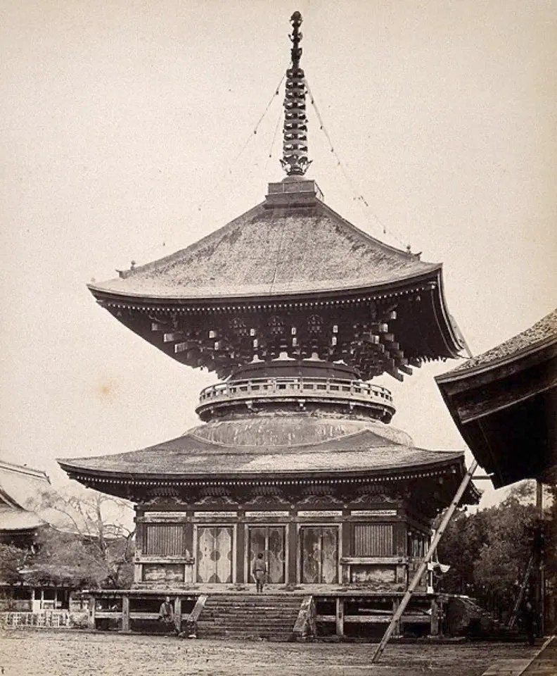 明治初期に撮影された鶴岡八幡宮の歴史的建造物を示す実写資料