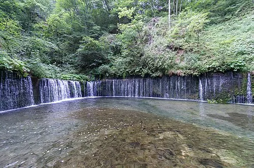 白糸の滝(軽井沢)の別アングルを確認できる実写写真 2