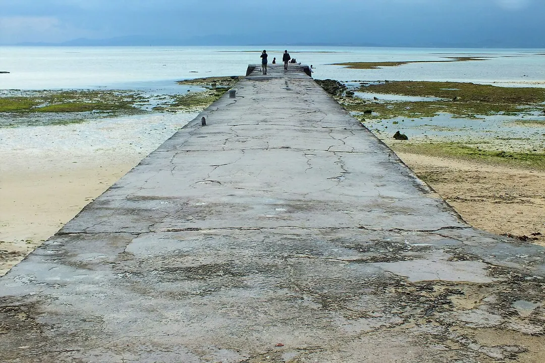 竹富島・西桟橋を海側へ向かって見た実写写真