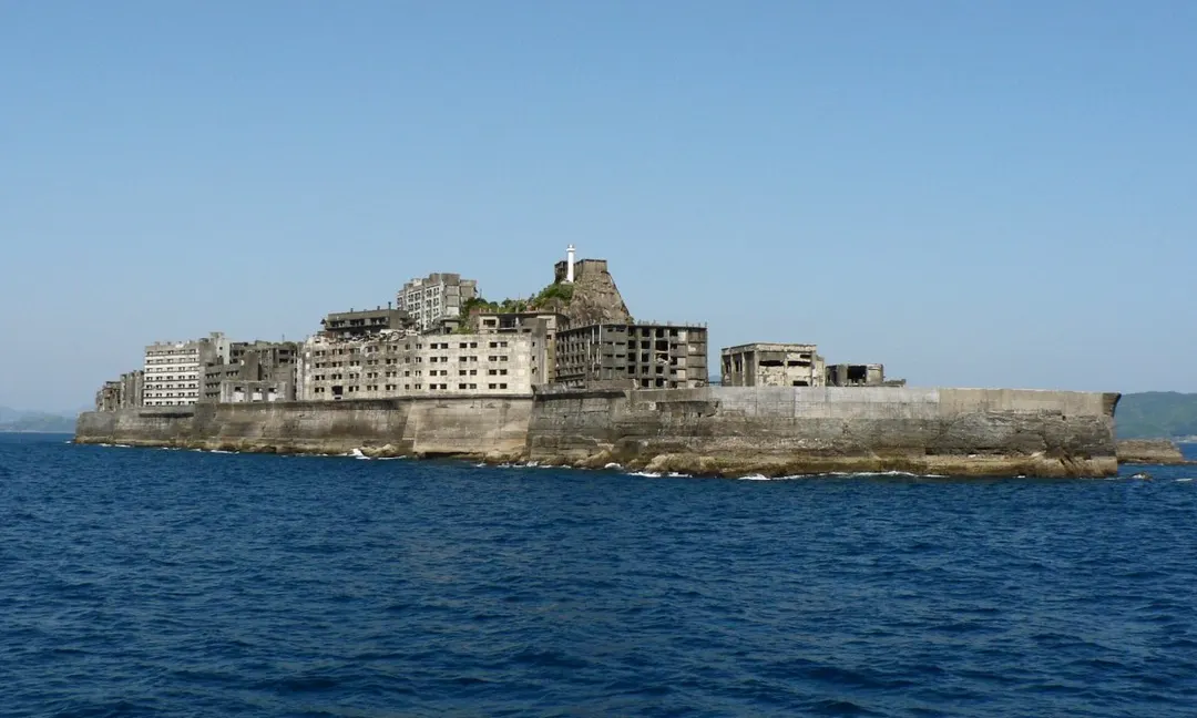 軍艦島の実写写真。訪問前のイメージ確認用。