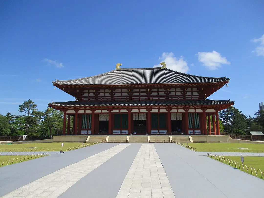 興福寺の中金堂を正面から写した実写写真