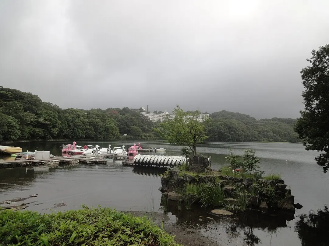 一碧湖の湖面とボート乗り場周辺（2019年8月撮影）