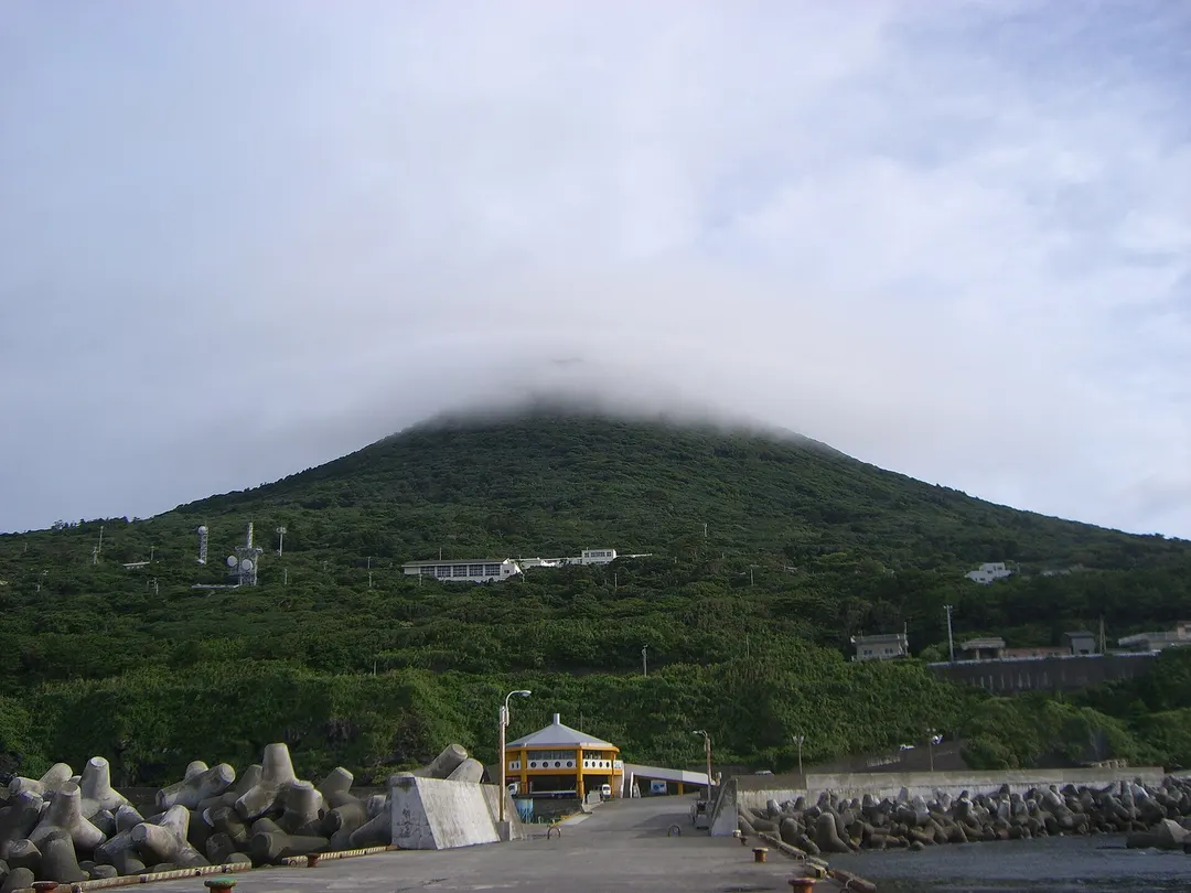 利島 宮塚山の実写写真。訪問前のイメージ確認用。