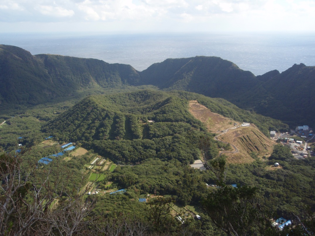青ヶ島 丸山の実写写真。訪問前のイメージ確認用。