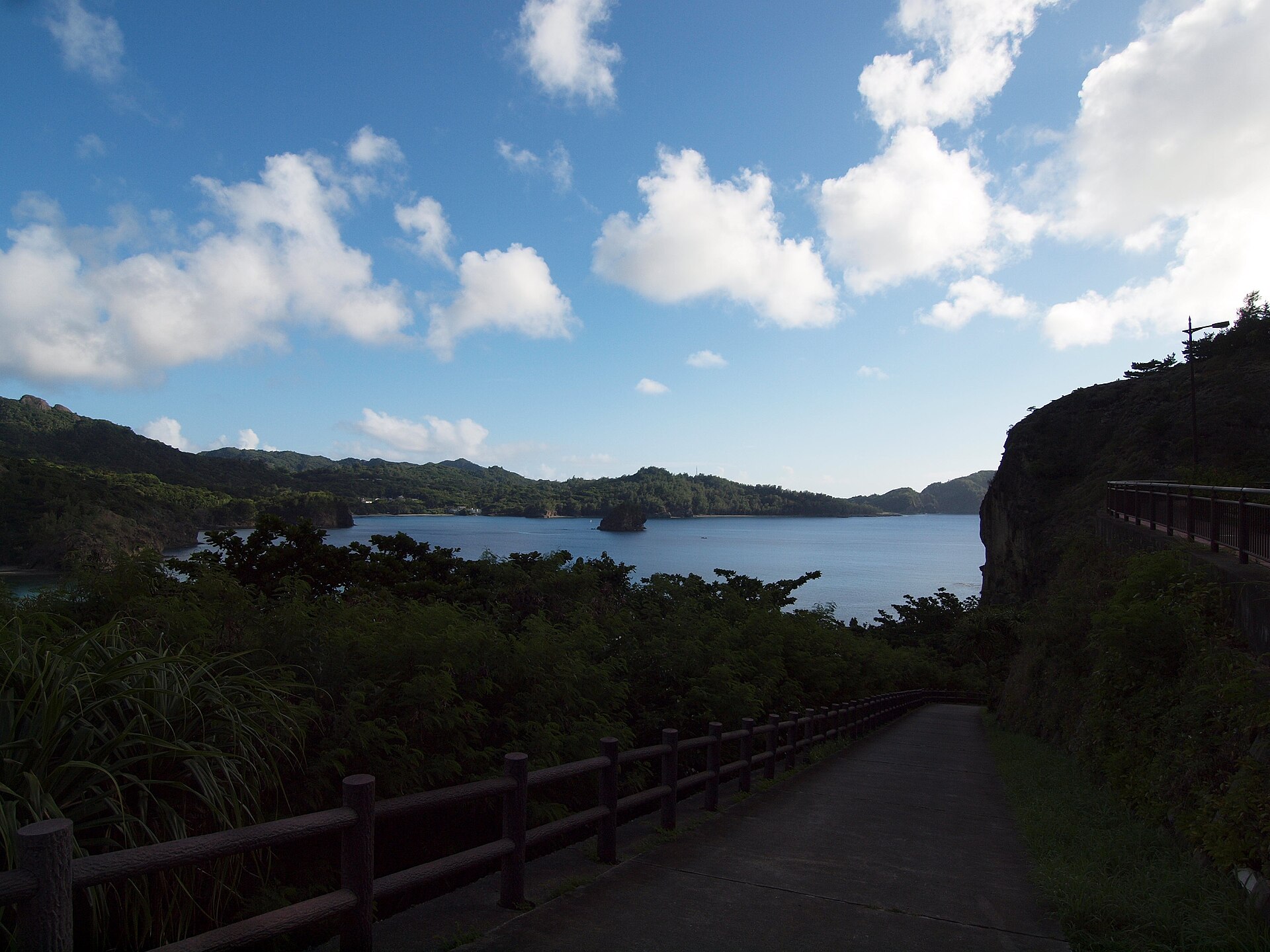 父島 境浦海岸の実写写真。訪問前のイメージ確認用。