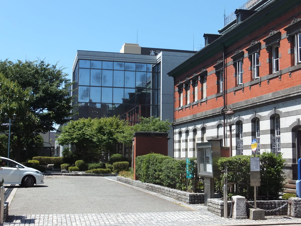 秋田市立赤れんが郷土館の別アングルを確認できる実写写真 2