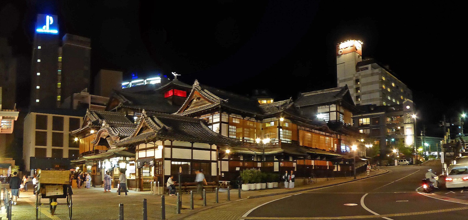 道後温泉本館の別アングルを確認できる実写写真 2