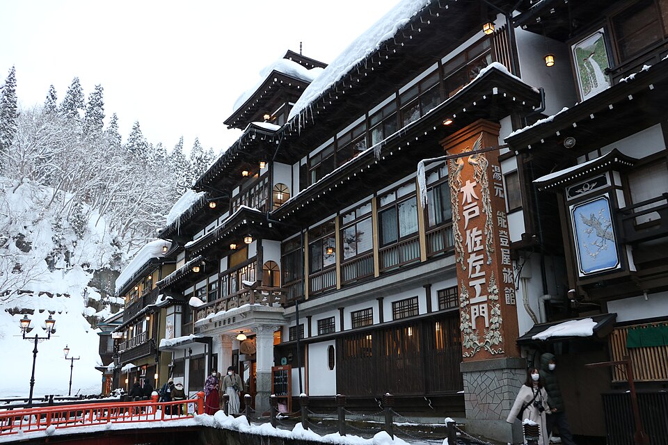 銀山温泉の別アングルを確認できる実写写真 1
