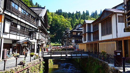 銀山温泉の別アングルを確認できる実写写真 2