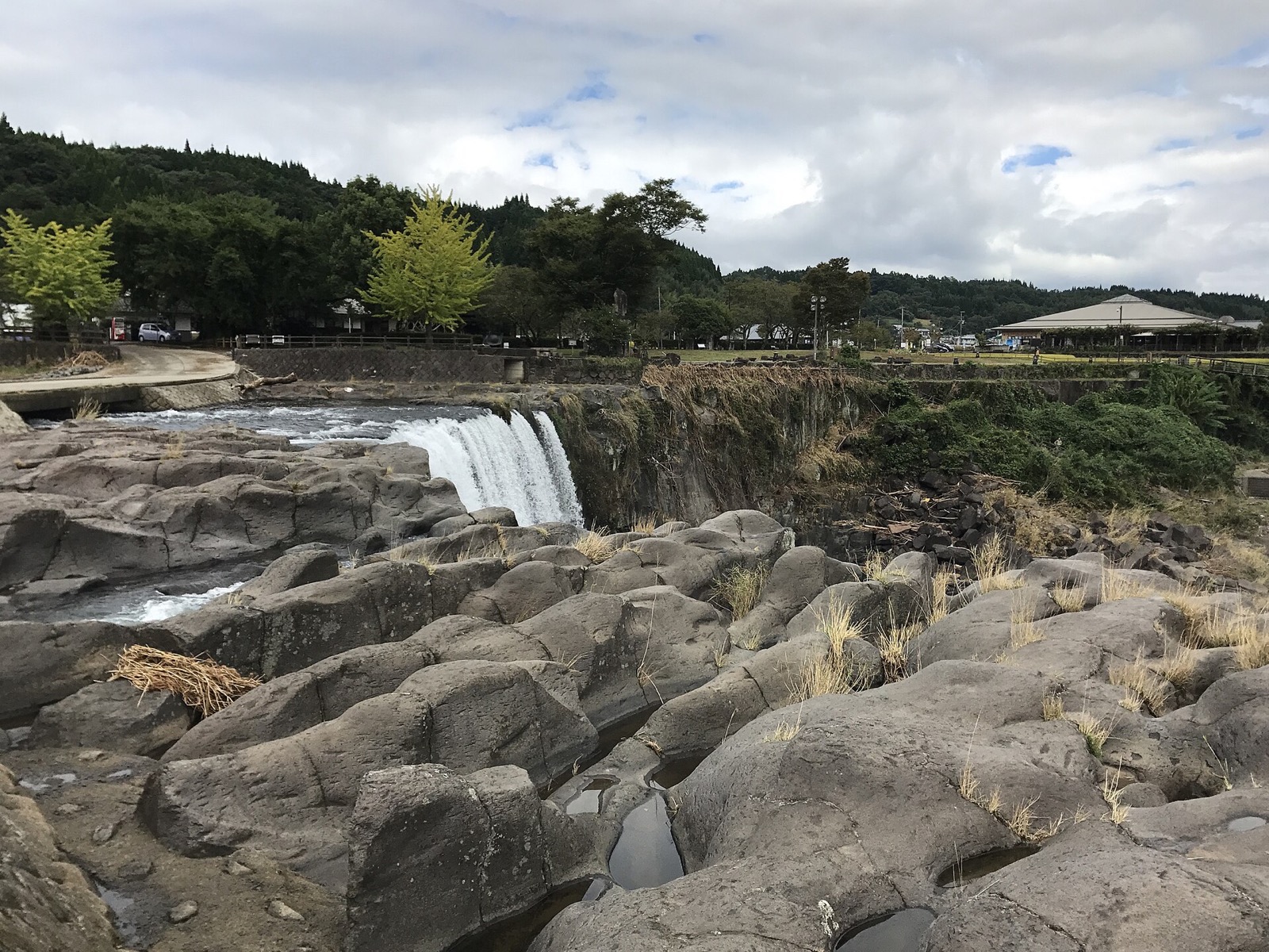 原尻の滝の補助画像として使う実写写真 2