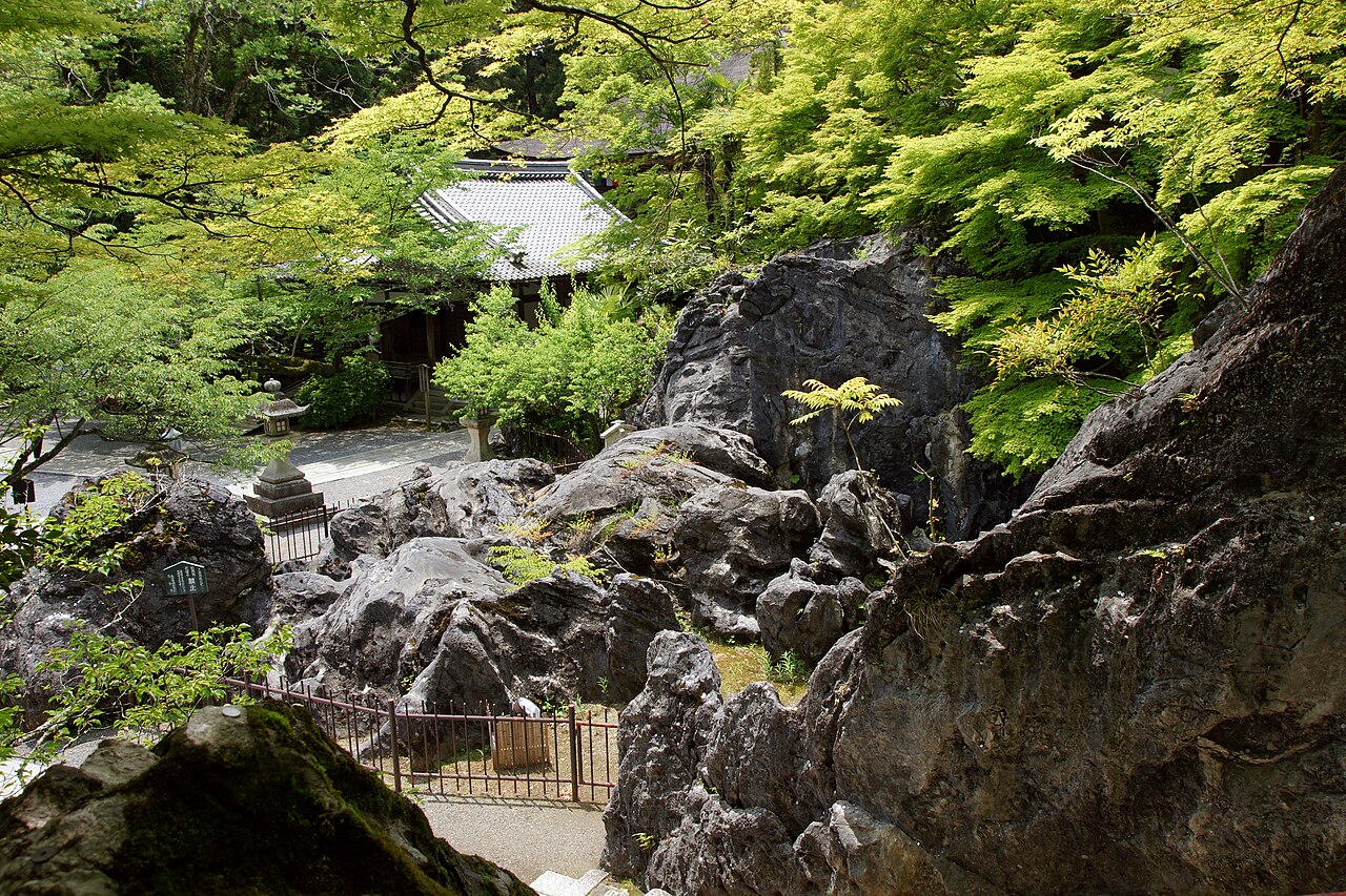 石山寺の別アングルを確認できる実写写真 2