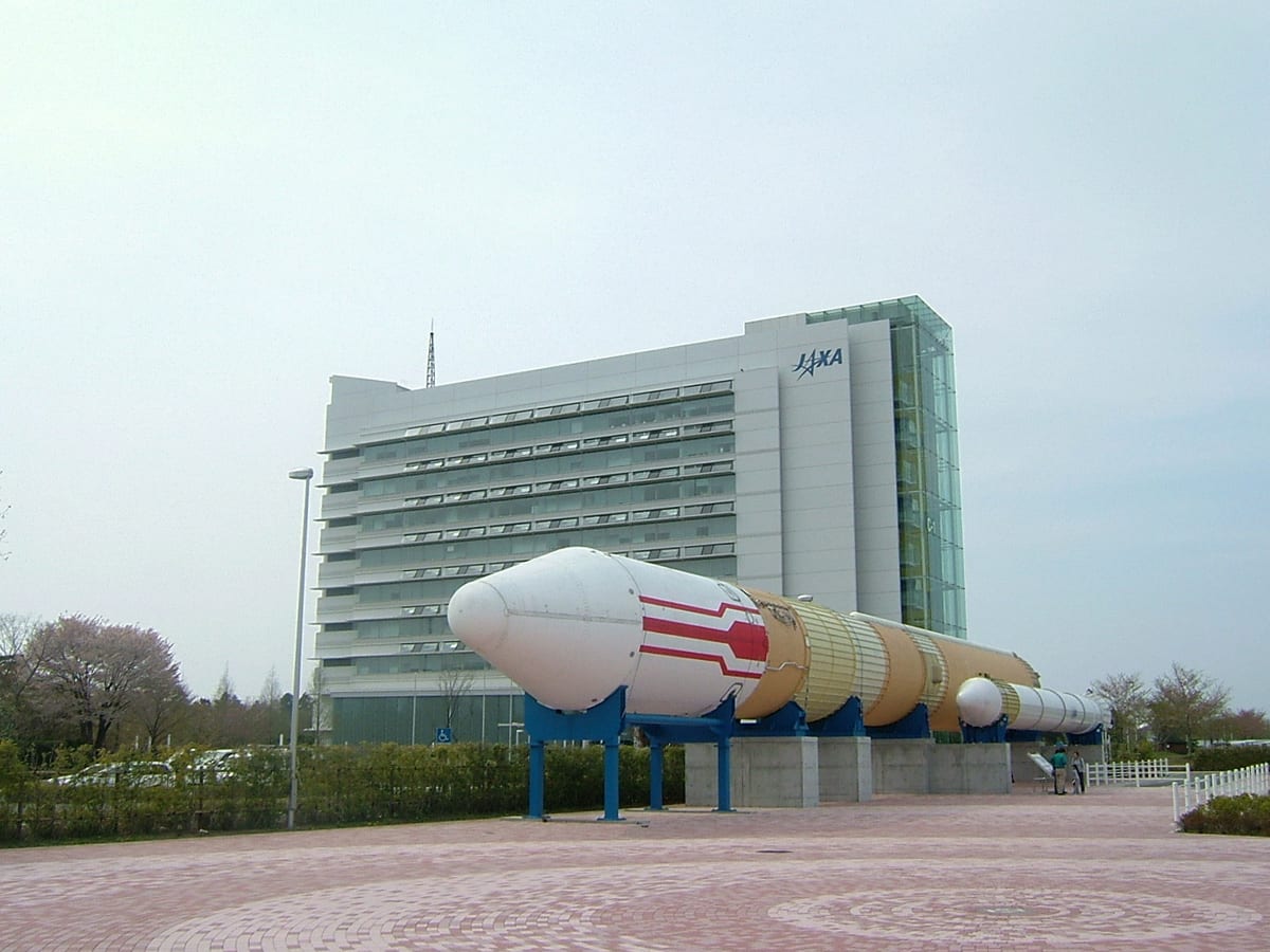 筑波宇宙センターの別アングルを確認できる実写写真 1