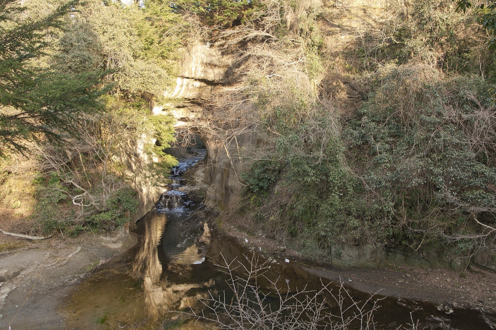 清水渓流広場（濃溝の滝・亀岩の洞窟）の別アングルを確認できる実写写真 2