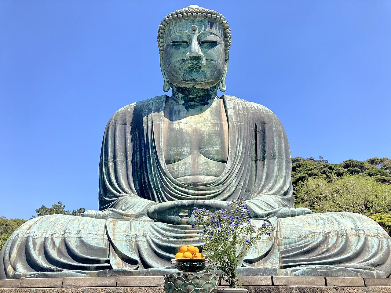高徳院（鎌倉大仏）の別アングルを確認できる実写写真 2