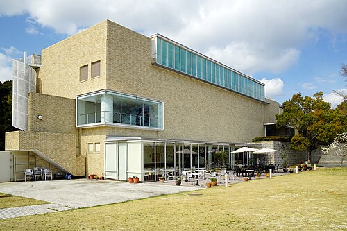 三重県立美術館の別アングルを確認できる実写写真 2