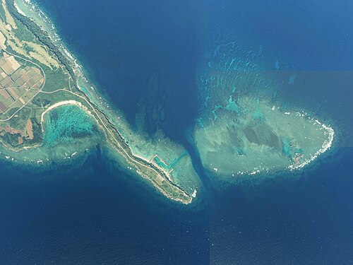 東平安名崎周辺の岬の形が分かる航空写真 2