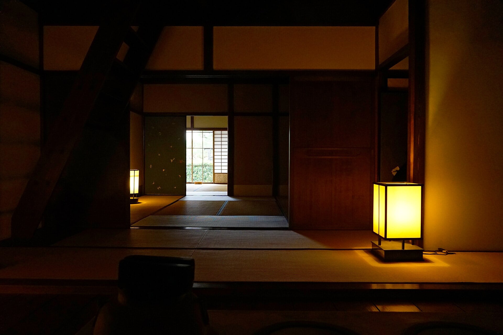 MOA美術館内に再現された和室の空間と照明を写した実写写真