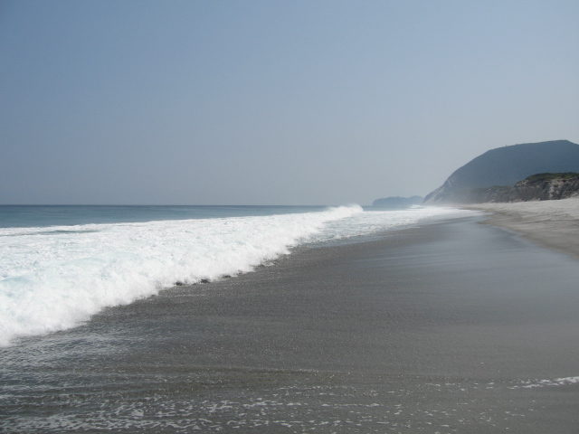 新島 羽伏浦海岸の別アングルを確認できる実写写真 1