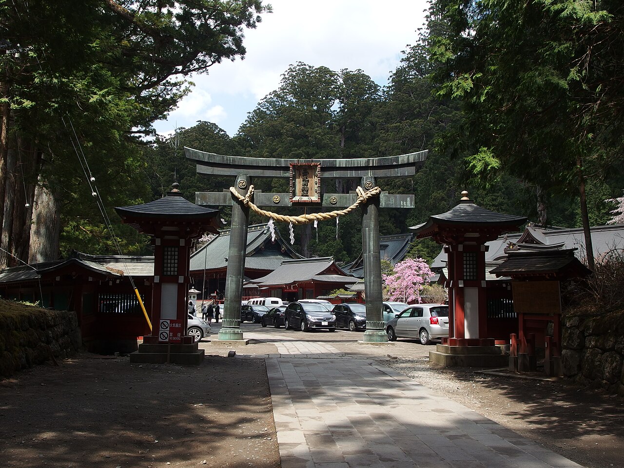 日光二荒山神社の別アングルを確認できる実写写真 2