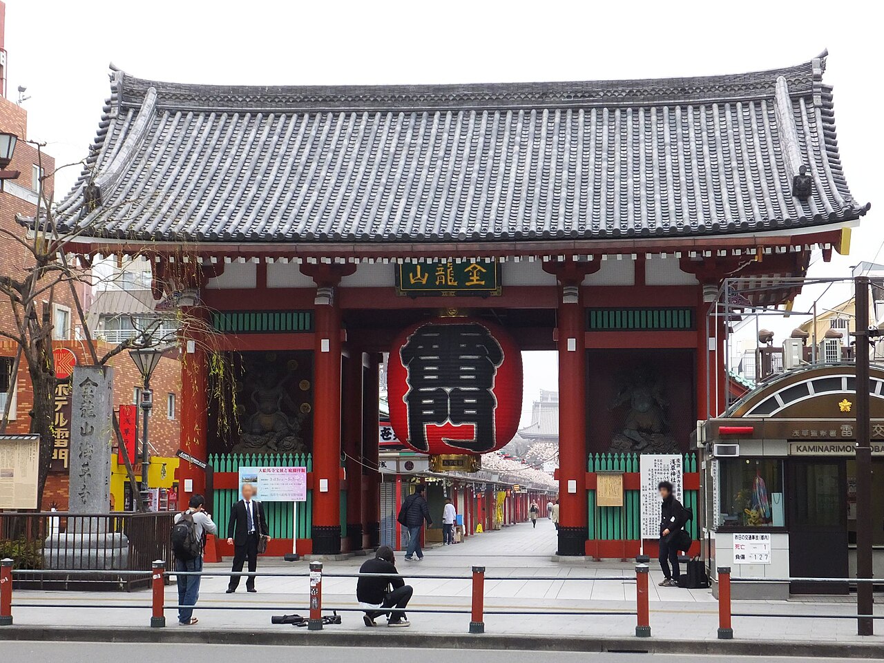浅草寺の別アングルを確認できる実写写真 2
