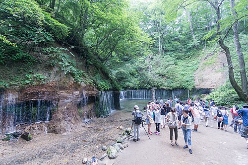 白糸の滝（軽井沢）の別アングルを確認できる実写写真 1
