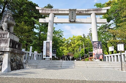 武田神社の別アングルを確認できる実写写真 1