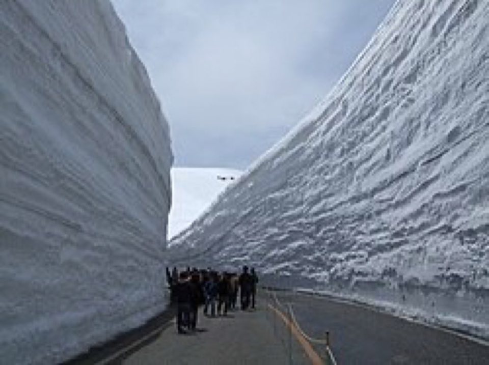 立山黒部アルペンルートの別アングルを確認できる実写写真 1