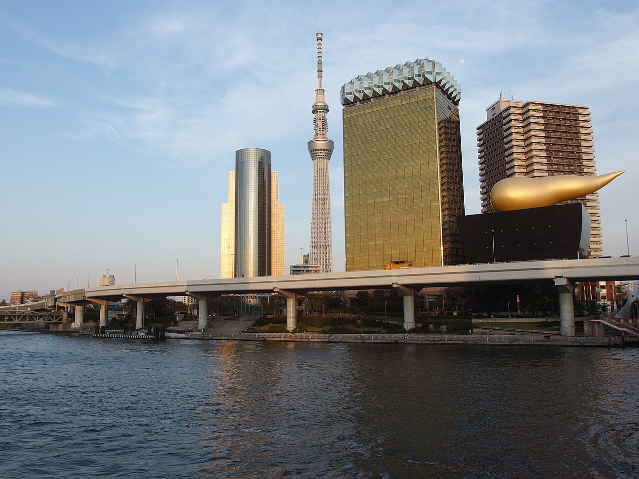 東京スカイツリーの別アングルを確認できる実写写真 2