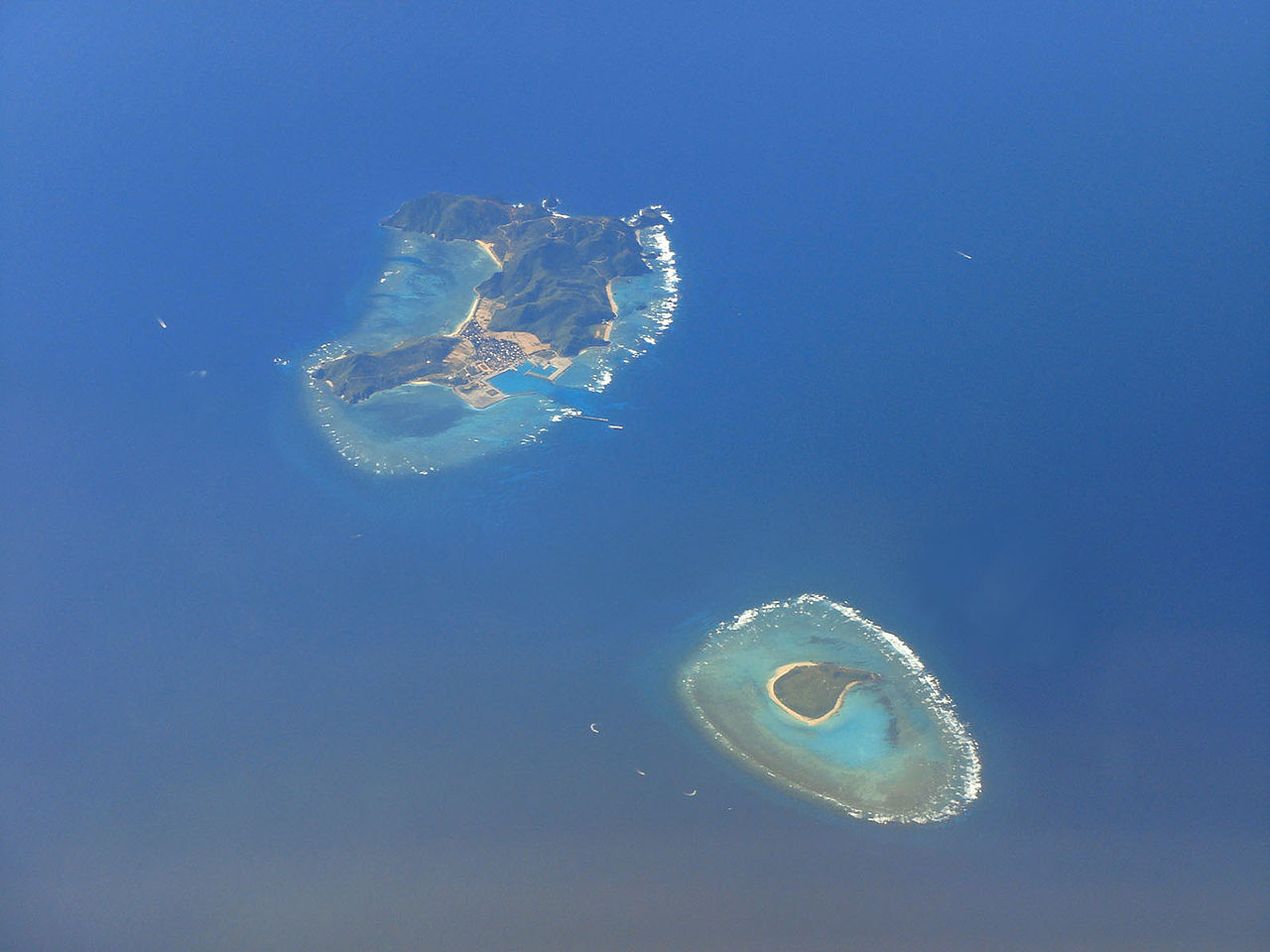 渡名喜島 集落景観の別アングルを確認できる実写写真 1