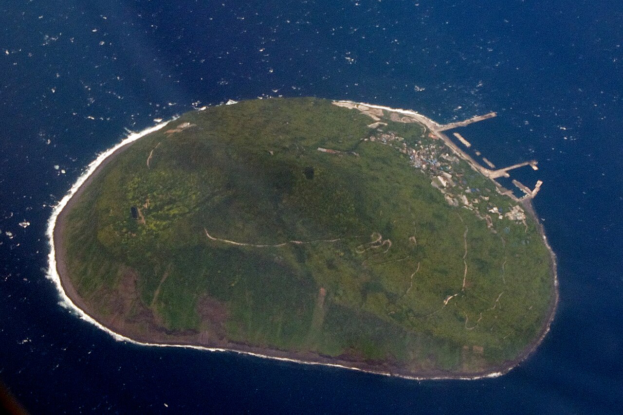 利島 宮塚山の別アングルを確認できる実写写真 1