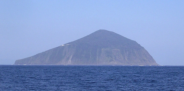 利島 宮塚山の別アングルを確認できる実写写真 2
