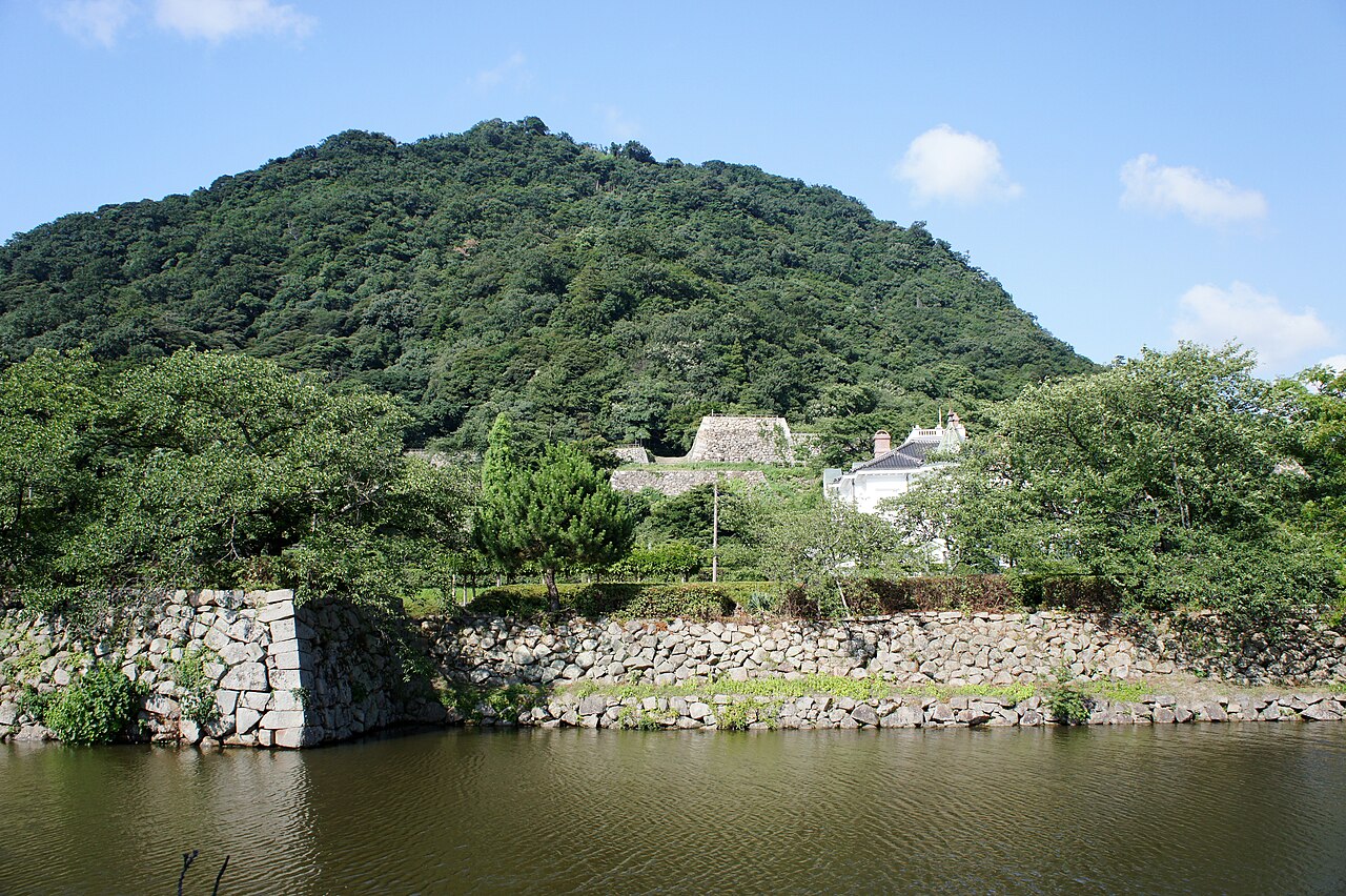 鳥取城跡・久松公園の別アングルを確認できる実写写真 2