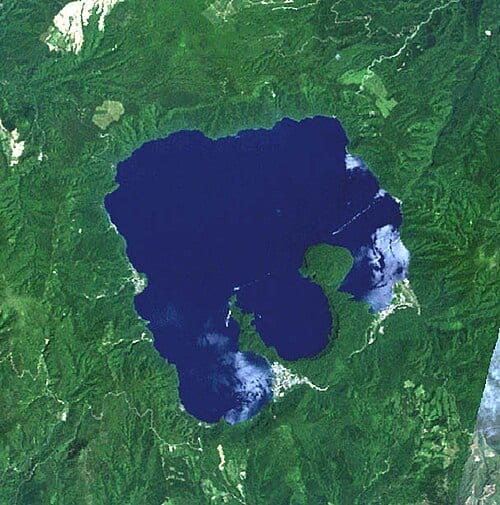 十和田湖周辺の位置関係を確認できる衛星画像 1