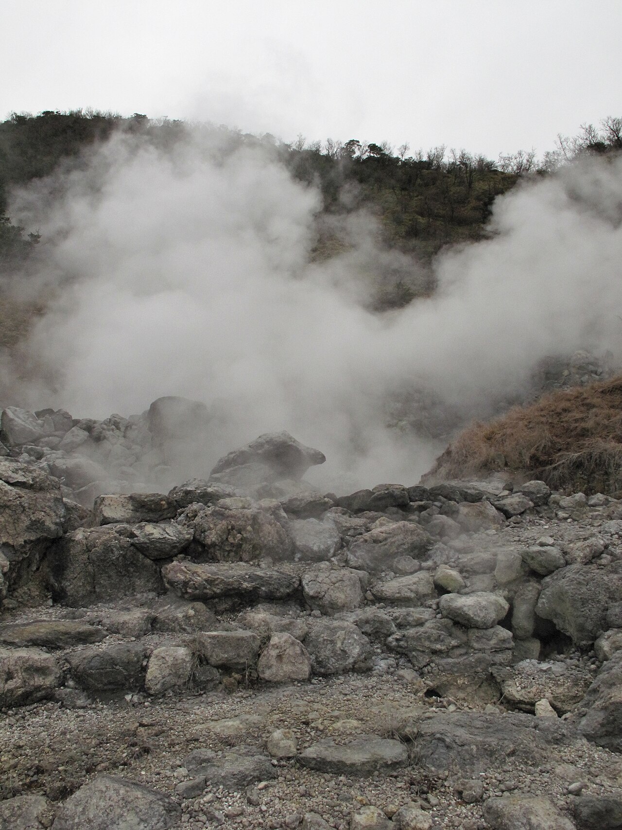 雲仙地獄の別アングルを確認できる実写写真 1