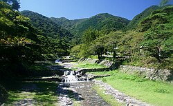 養老の滝の別アングルを確認できる実写写真 2