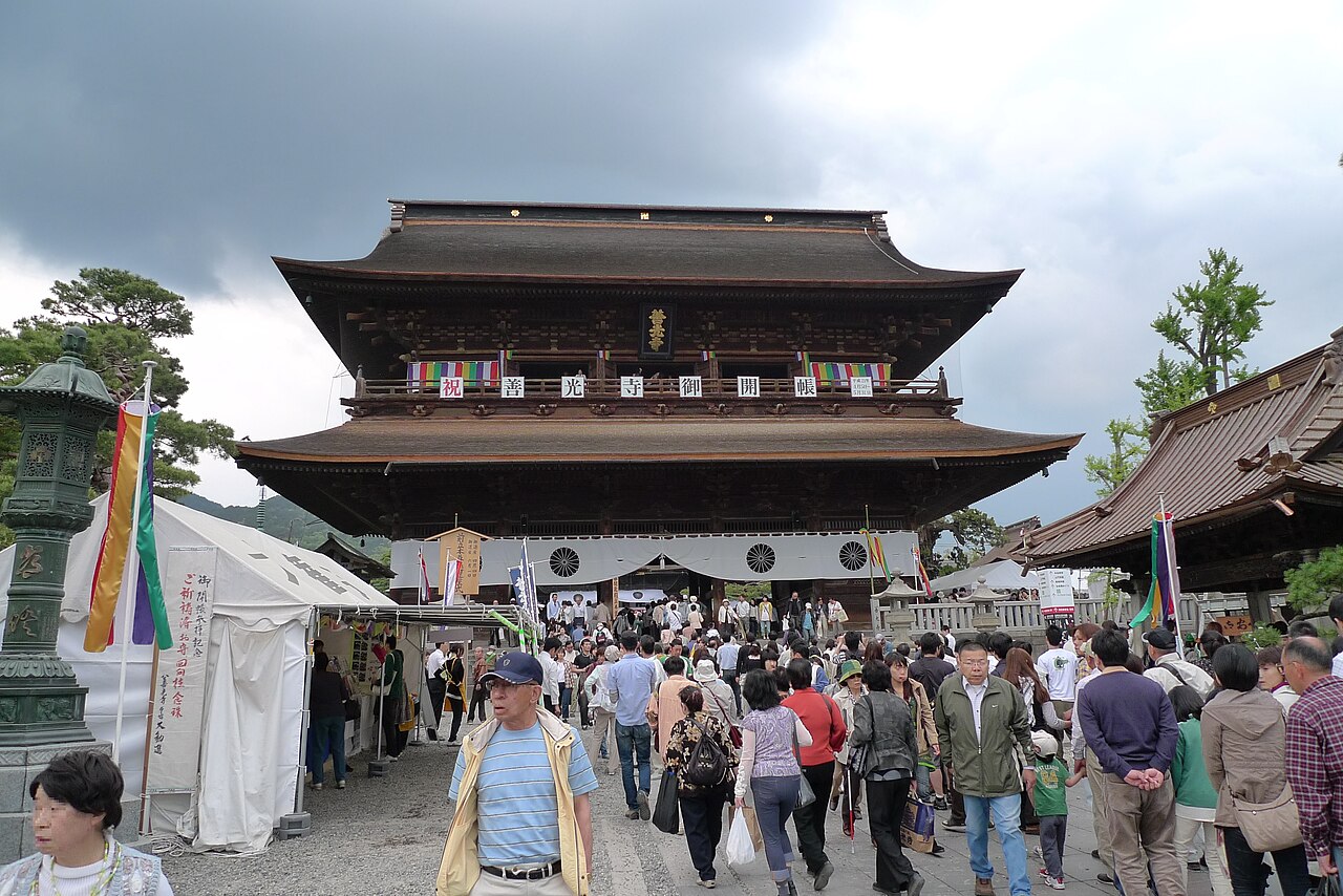 善光寺の別アングルを確認できる実写写真 1