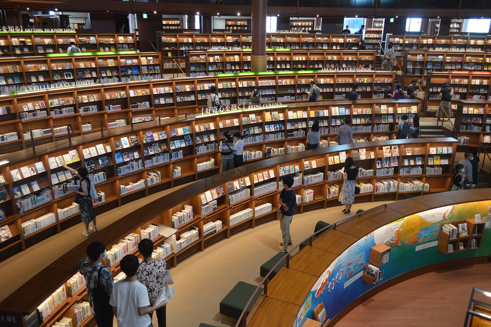 石川県立図書館の実写写真。訪問前のイメージ確認用。