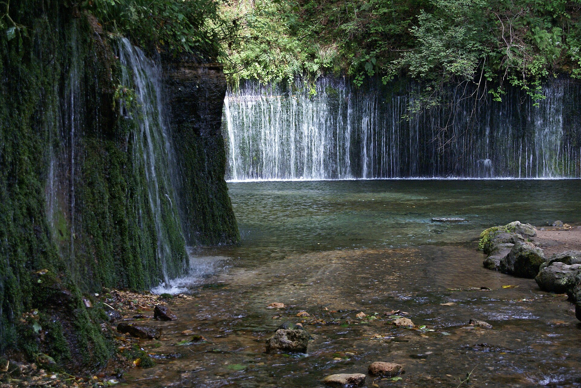 白糸の滝（軽井沢）の実写写真。訪問前のイメージ確認用。