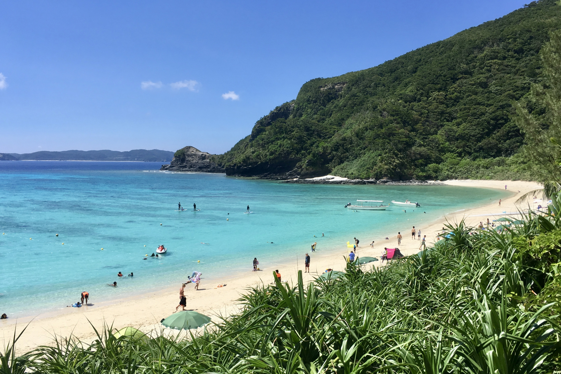 渡嘉志久ビーチの実写写真。訪問前のイメージ確認用。